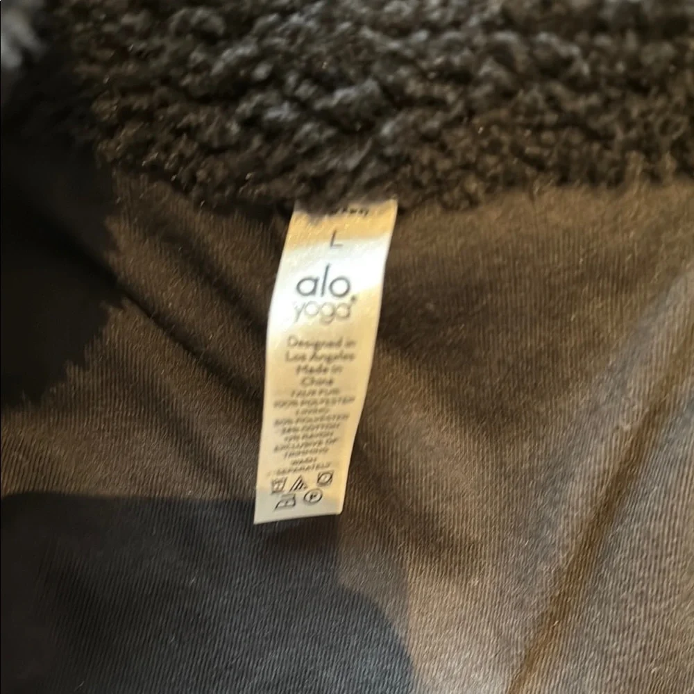 ALO Foxy Sherpa Jacket - EXCELLENT condition - size large - Picture 4 of 5